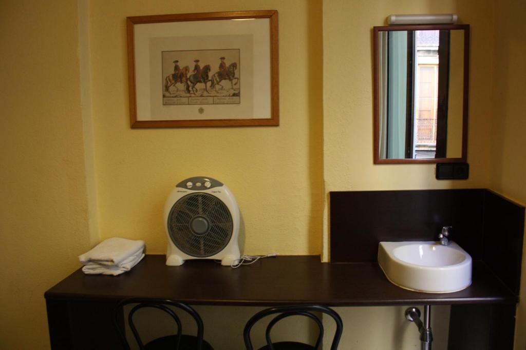 Hostal Baires Barcelona Room photo