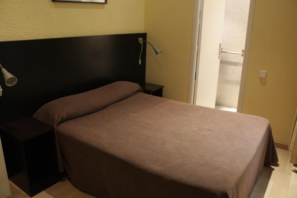 Hostal Baires Barcelona Room photo